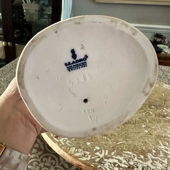 Lladro Elegant Ladies A New Hat Porcelain Figurine Glossy Finish Vintage - Picture 10 of 11